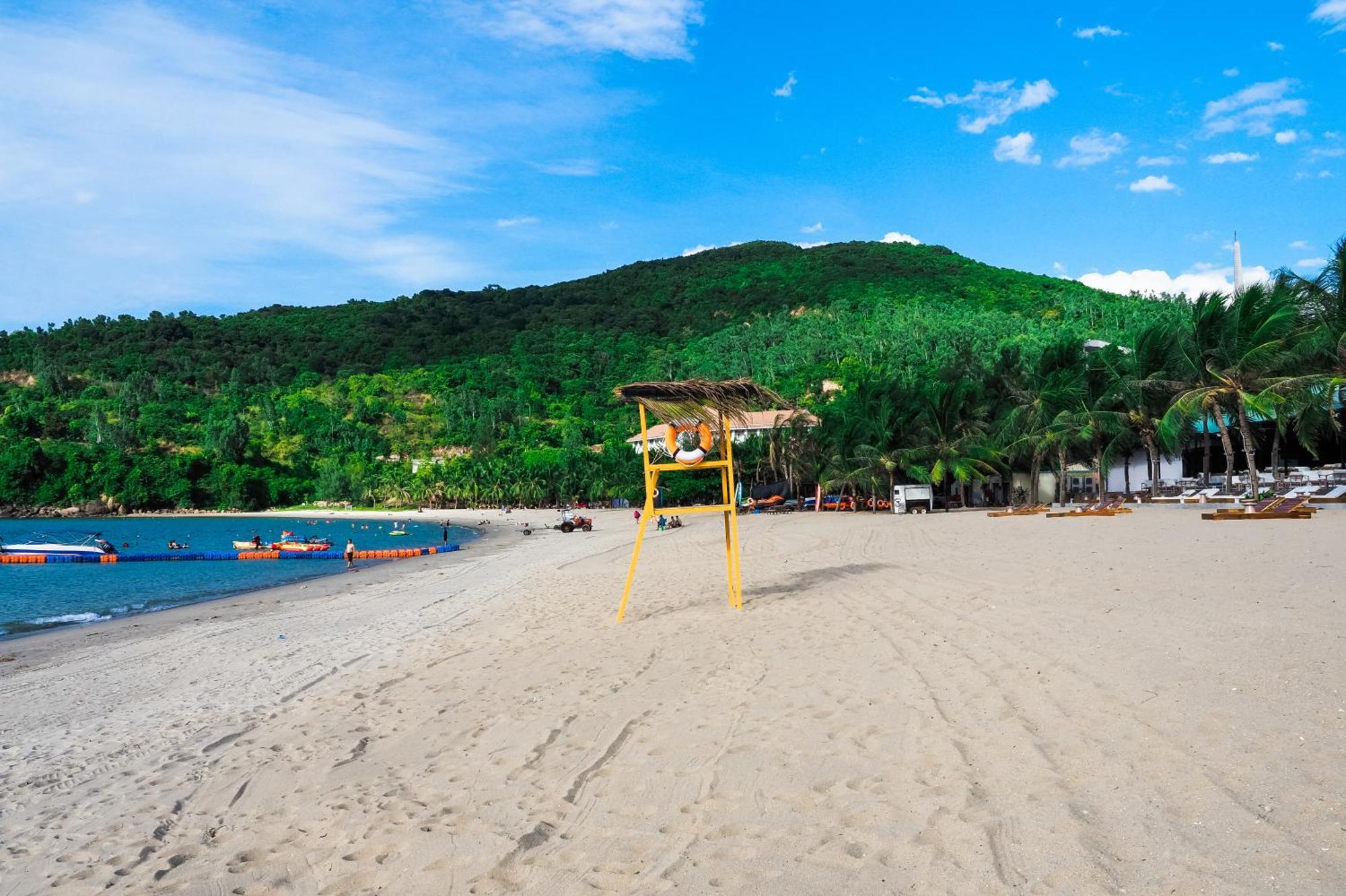 Bounce Beach Resort And Spa Da Nang Exterior photo